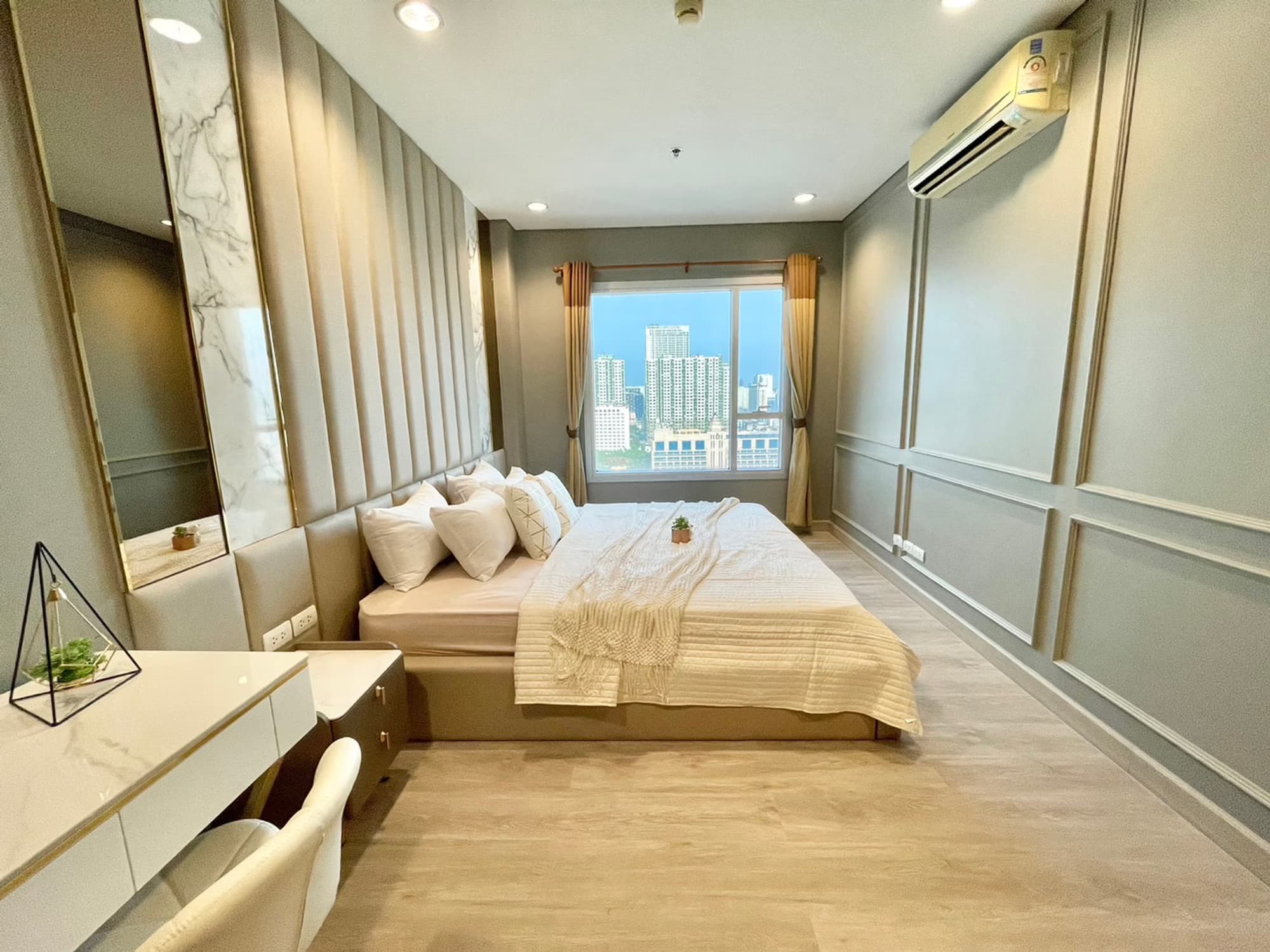 Condo for Sale at Intro Condominium - Image 22