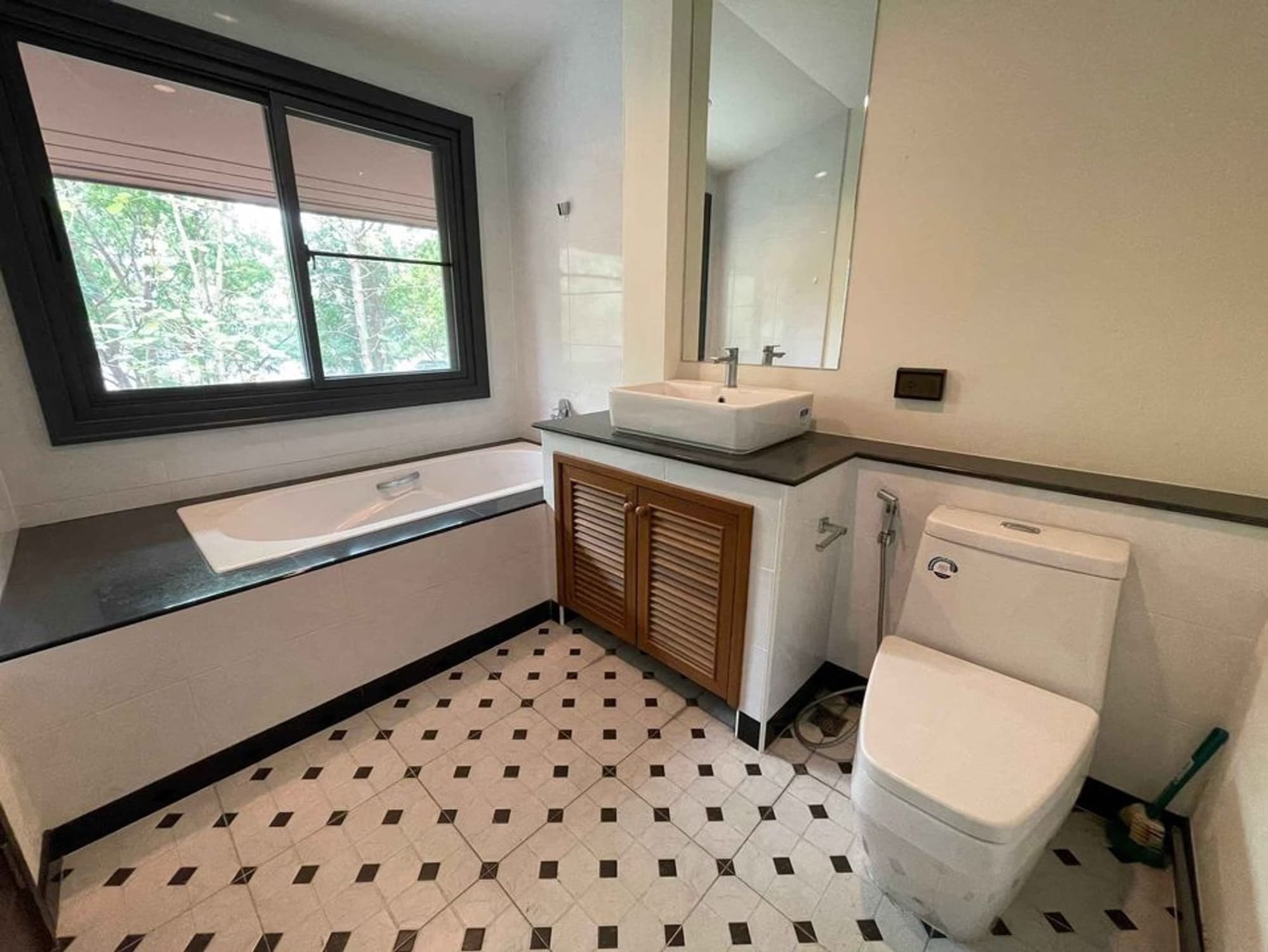 4 Bed House for Rent in Hang Dong - Image 19