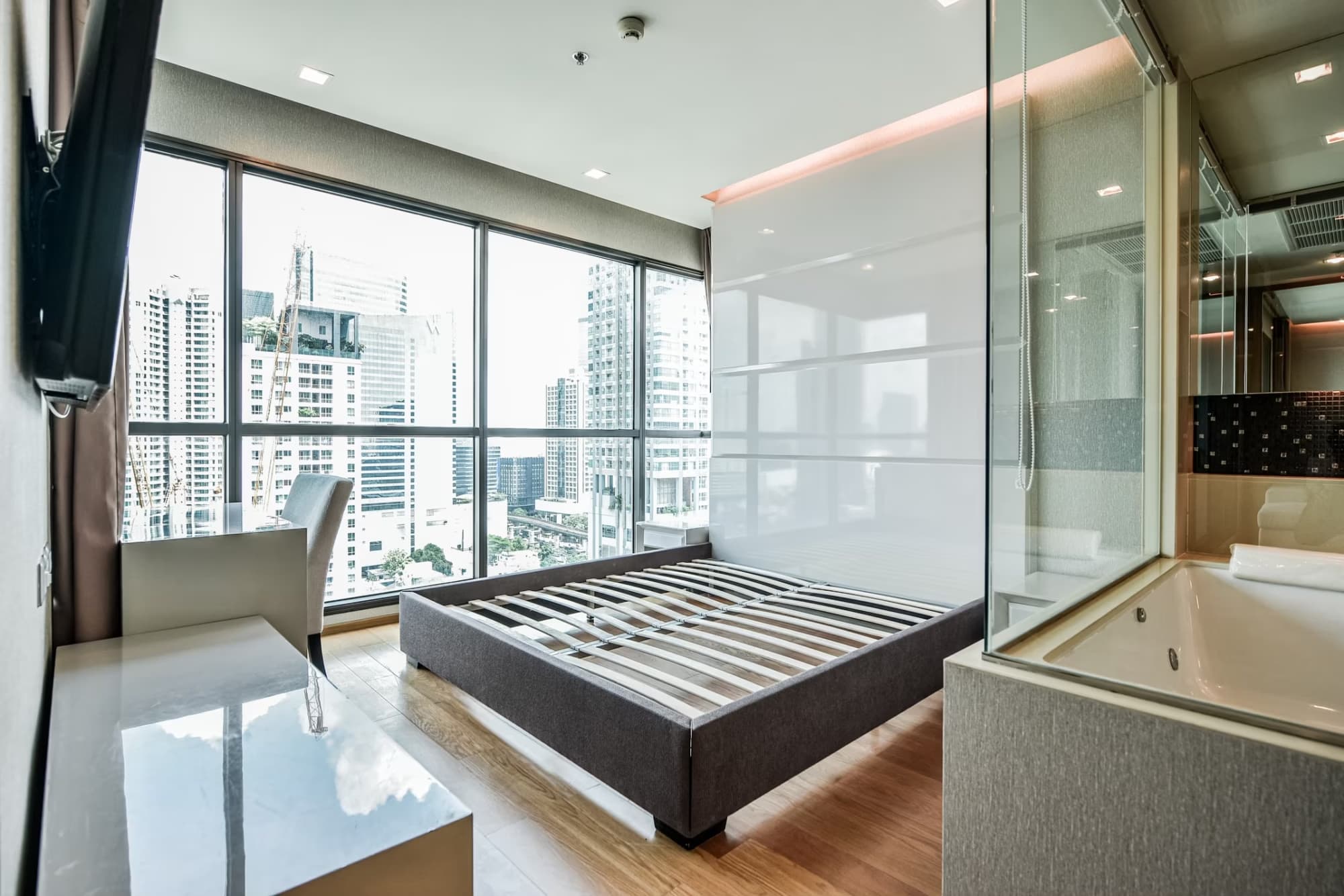 2 ห้องนอน Condo สำหรับ จำหน่าย ใน Bang Rak - Image 4