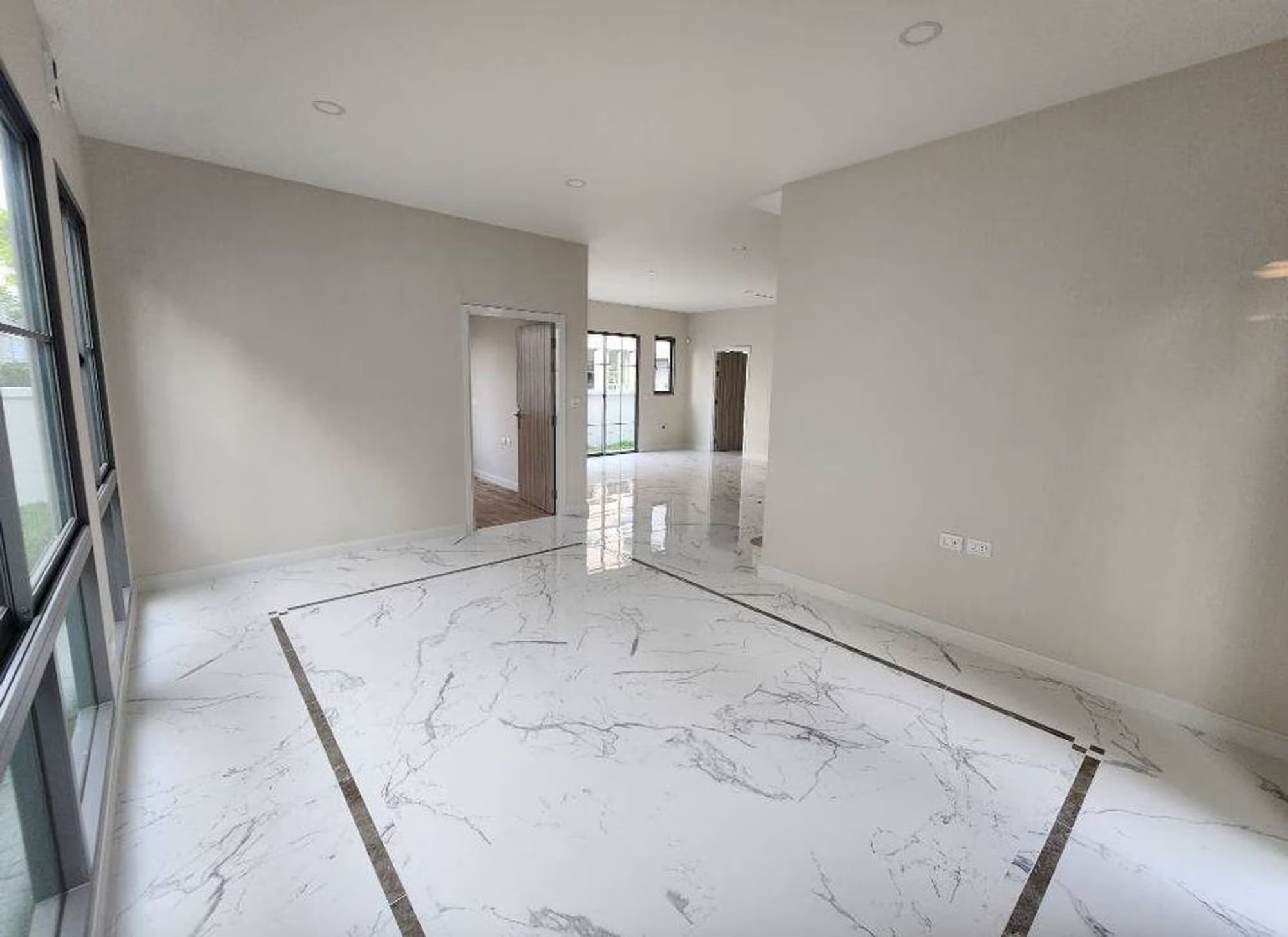 4 Bedroom House - Image 23