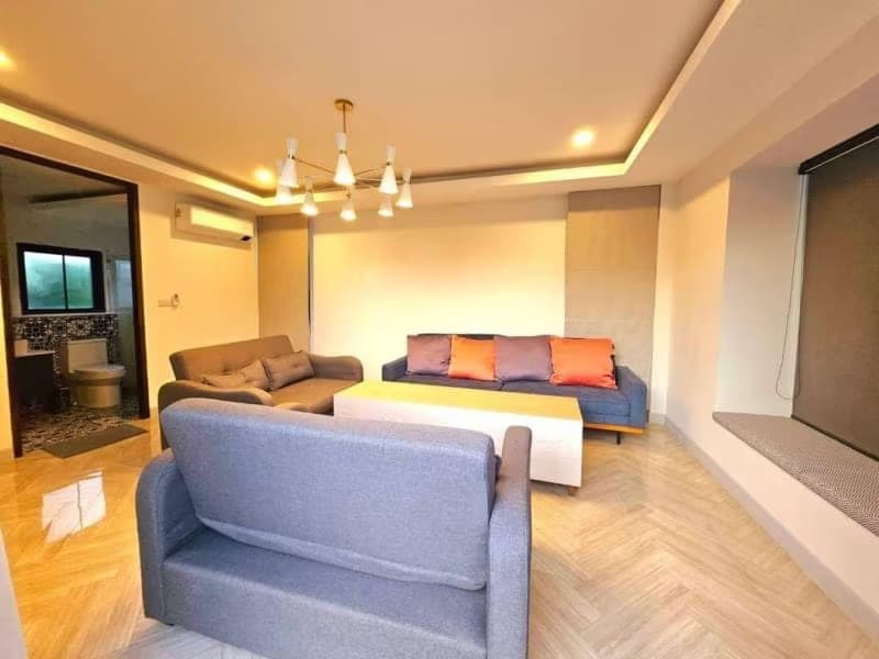 5 Bed House for Rent in San Sai District