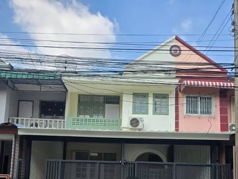3 Bed Townhouse for Rent in Phra Khanong