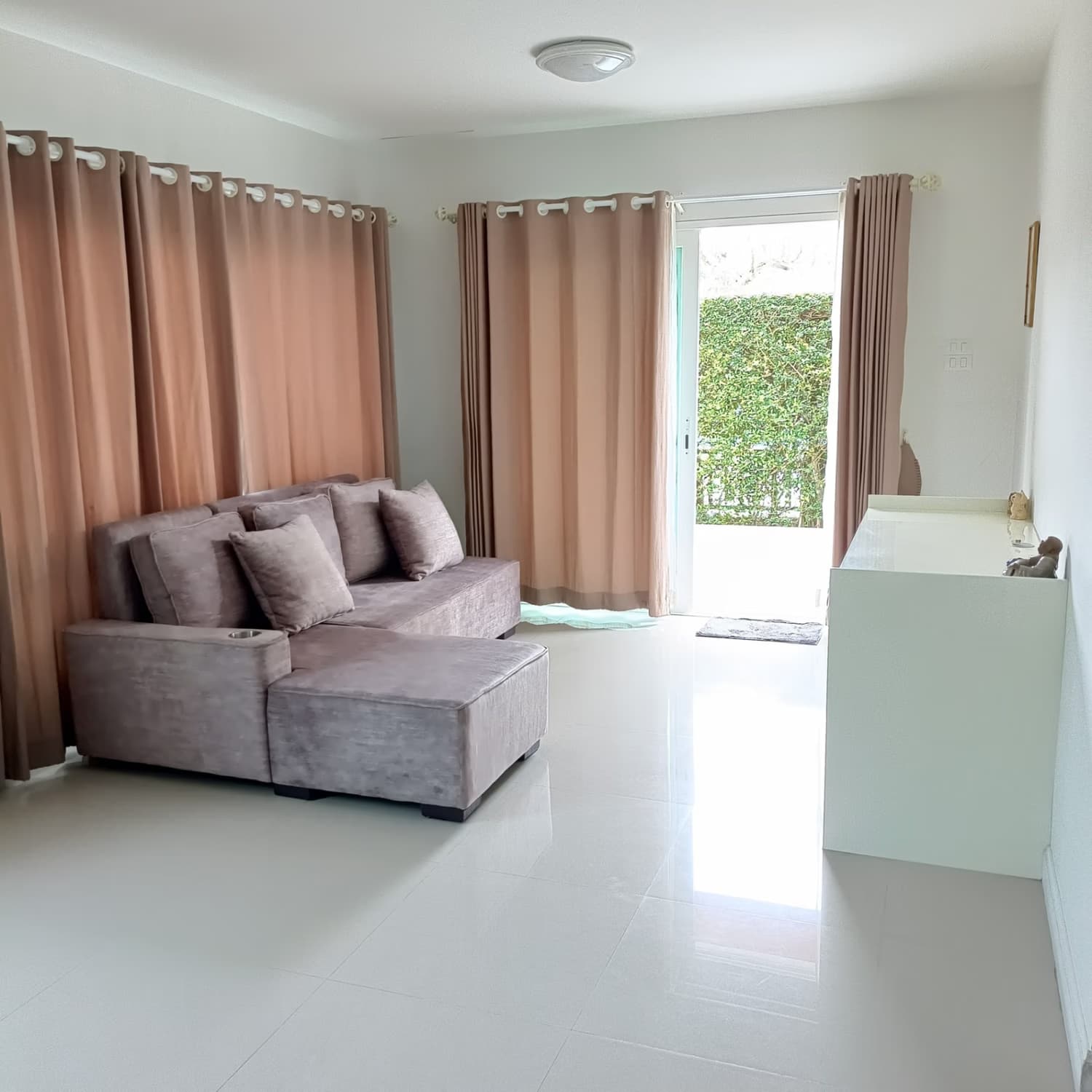 4 Bed House for Rent in Saraphi - Image 2