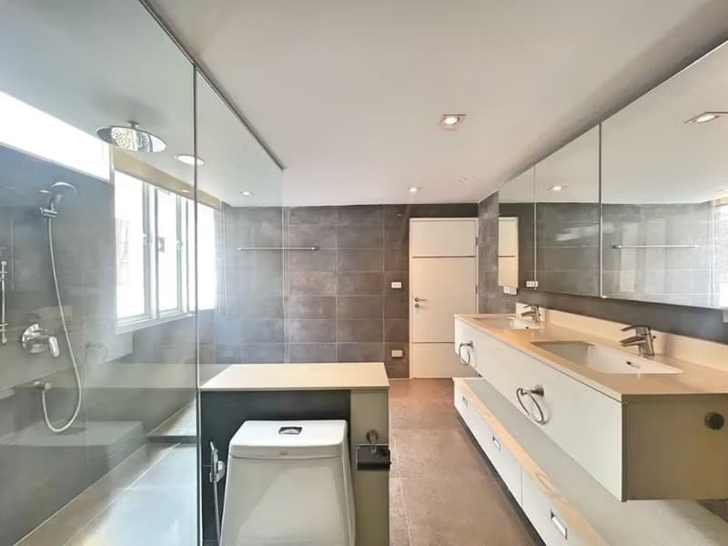 3 Bed Condo for Sale in Sathon
