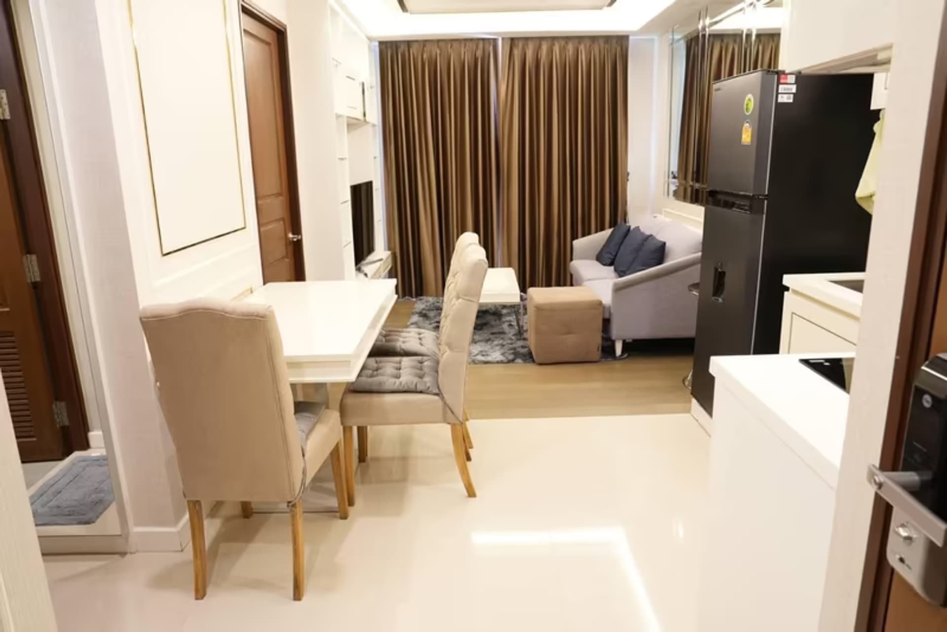 Condo for Rent at Amaranta Residence - Image 10
