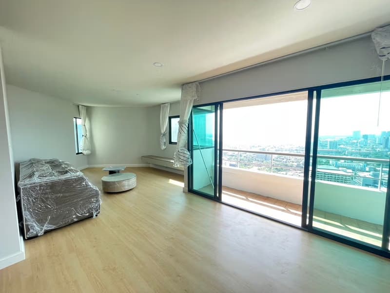 3 Bed Condo for Rent in Thung Maha Mek