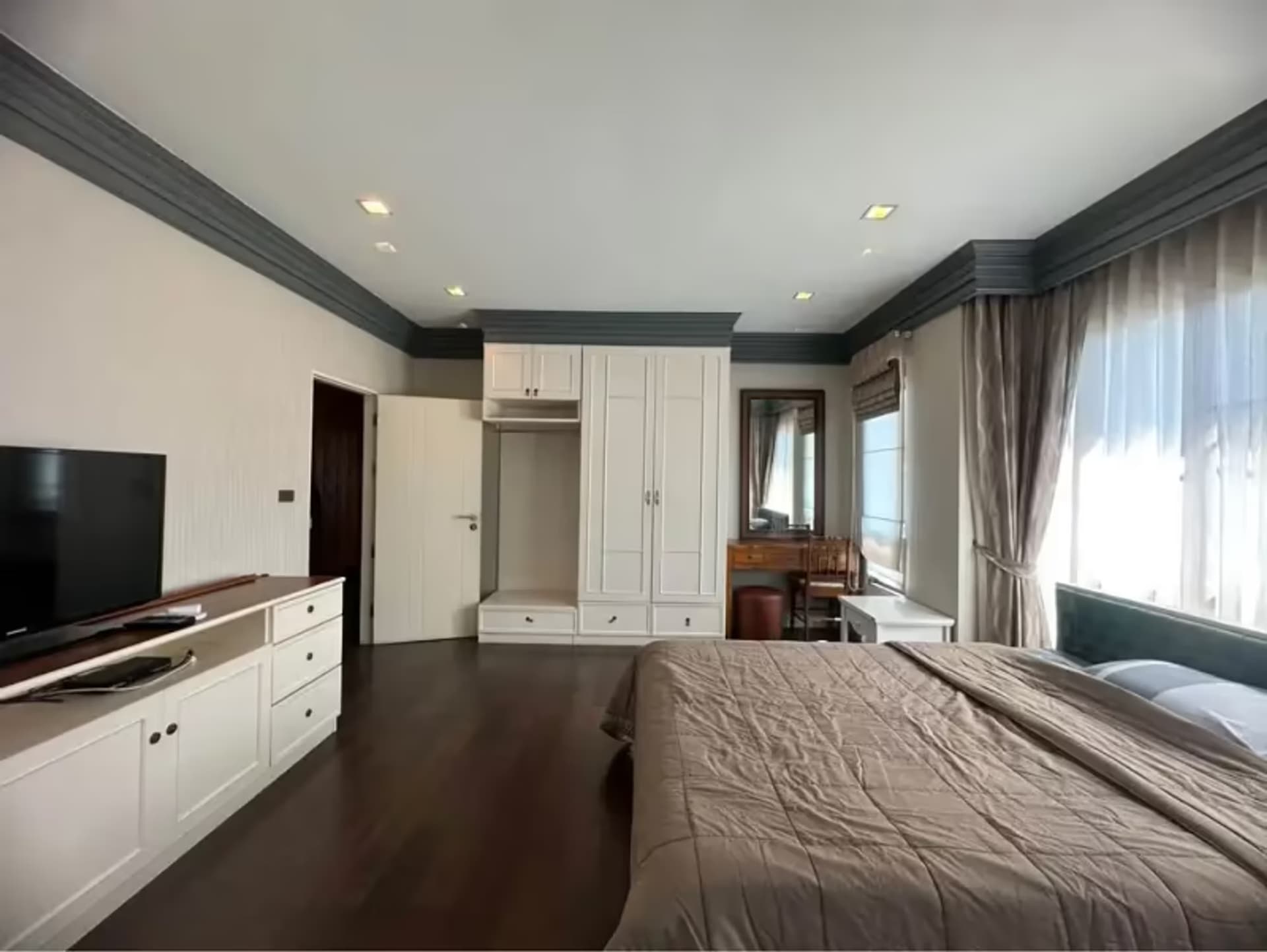 4 Bedroom House - Image 9