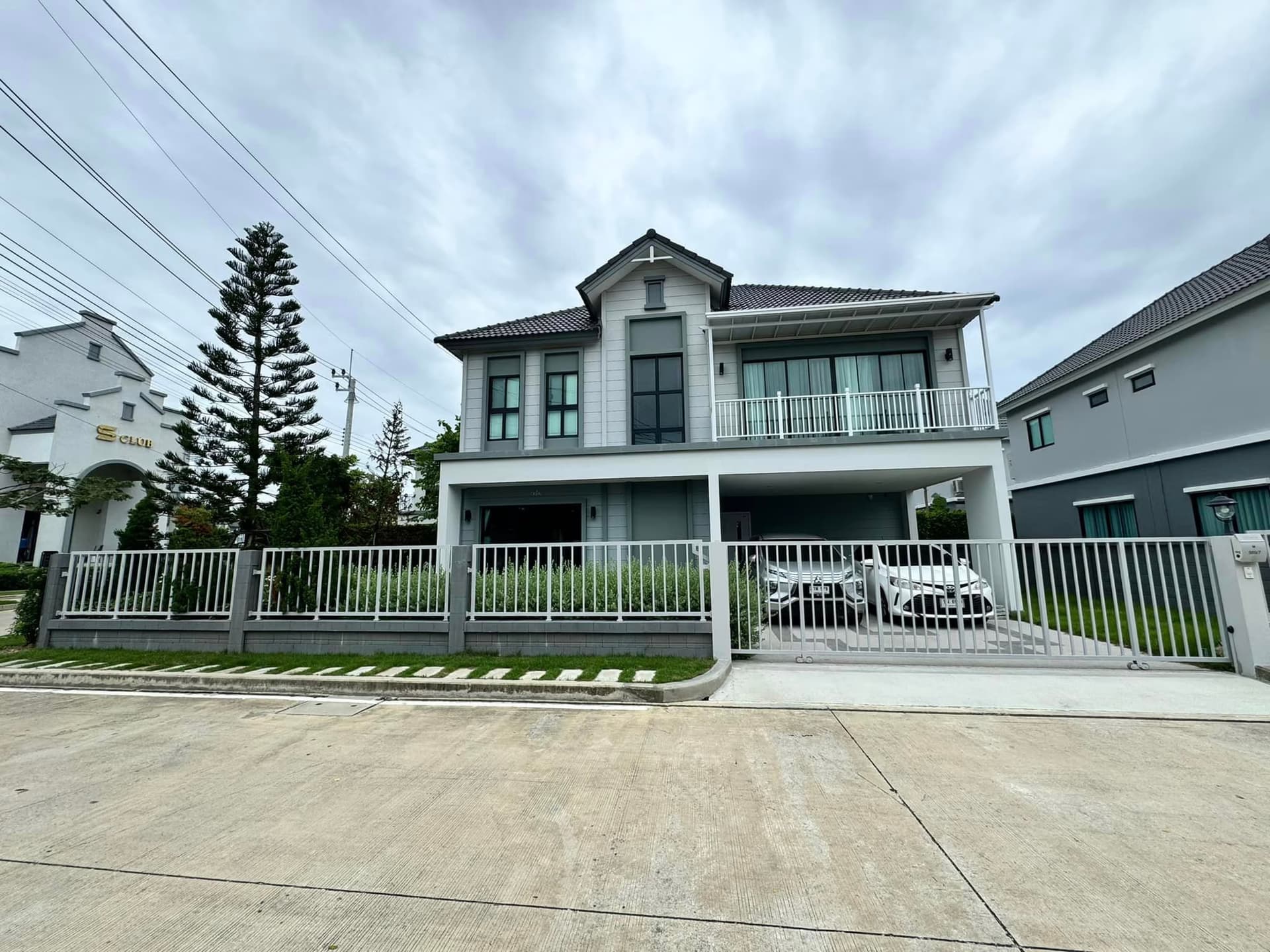 3 Bed House for Rent in Mueang Samut Prakan - Image 1