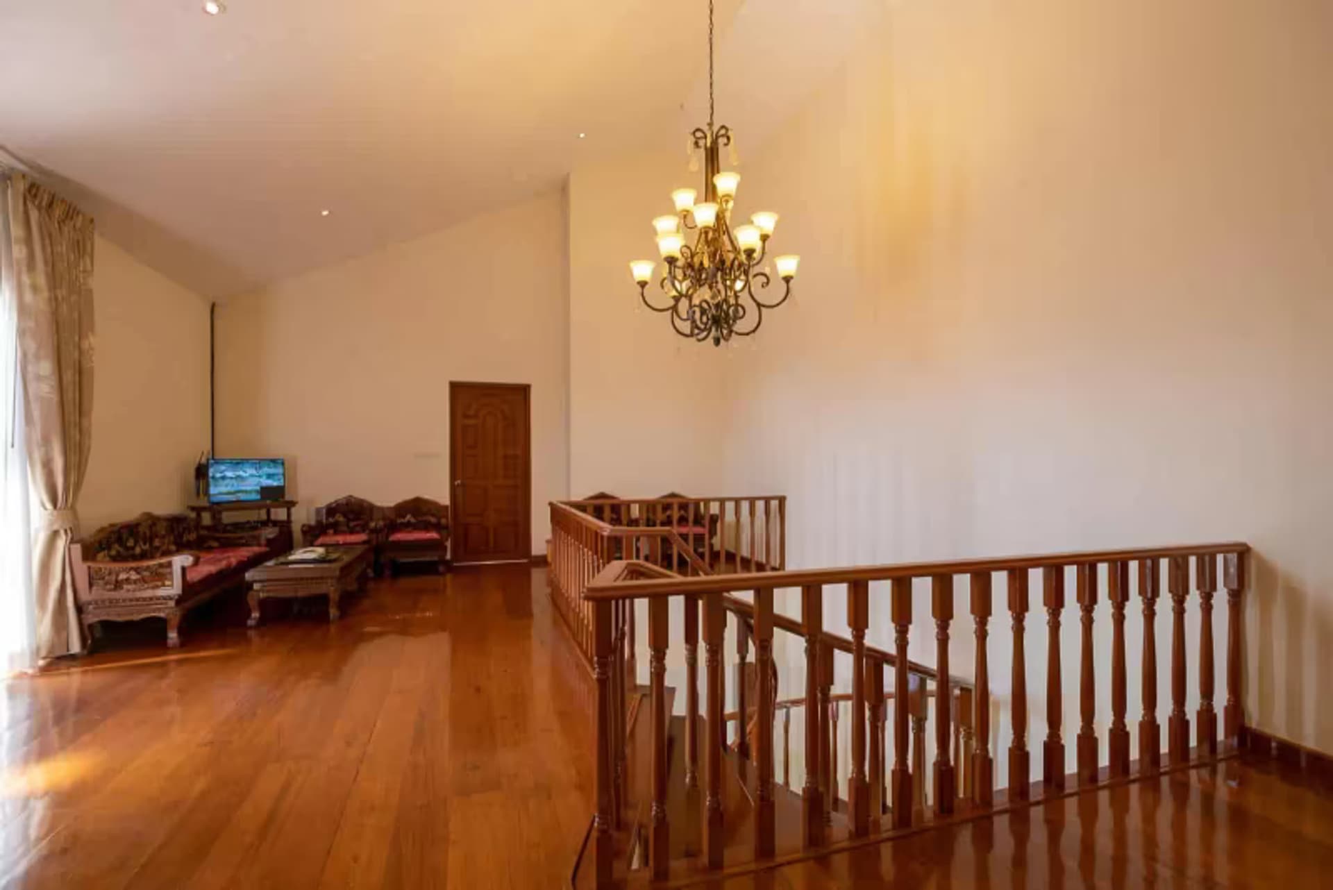 5 Bedroom House - Image 7