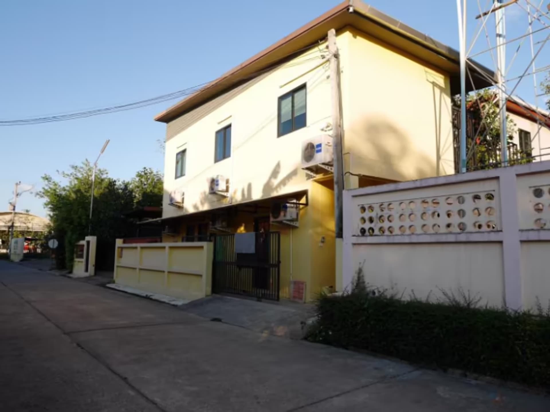 9 Bedroom House - Image 34