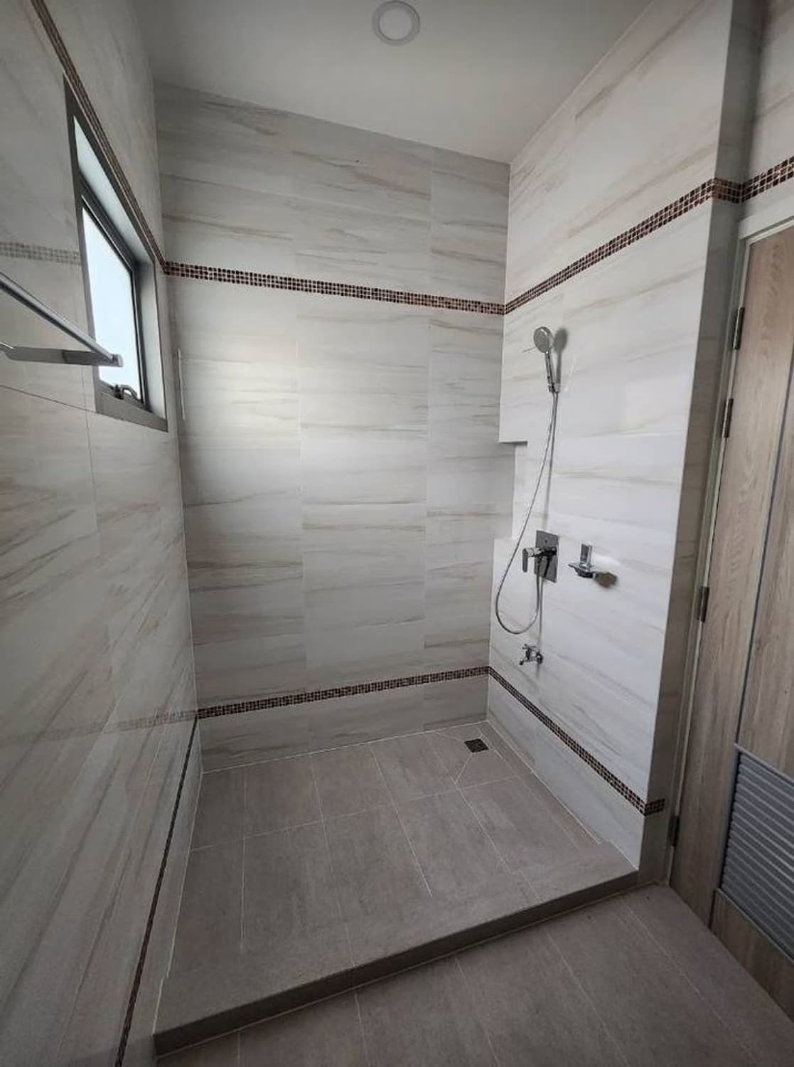 4 Bedroom House - Image 17