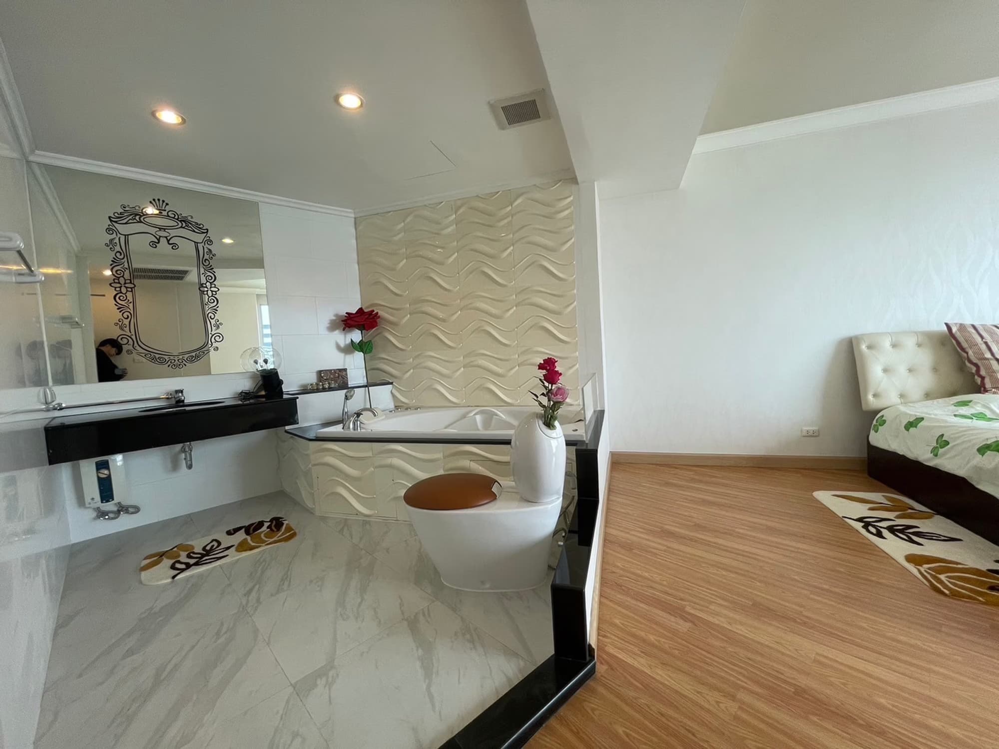Condo for Sale at Supalai Casa Riva - Image 4