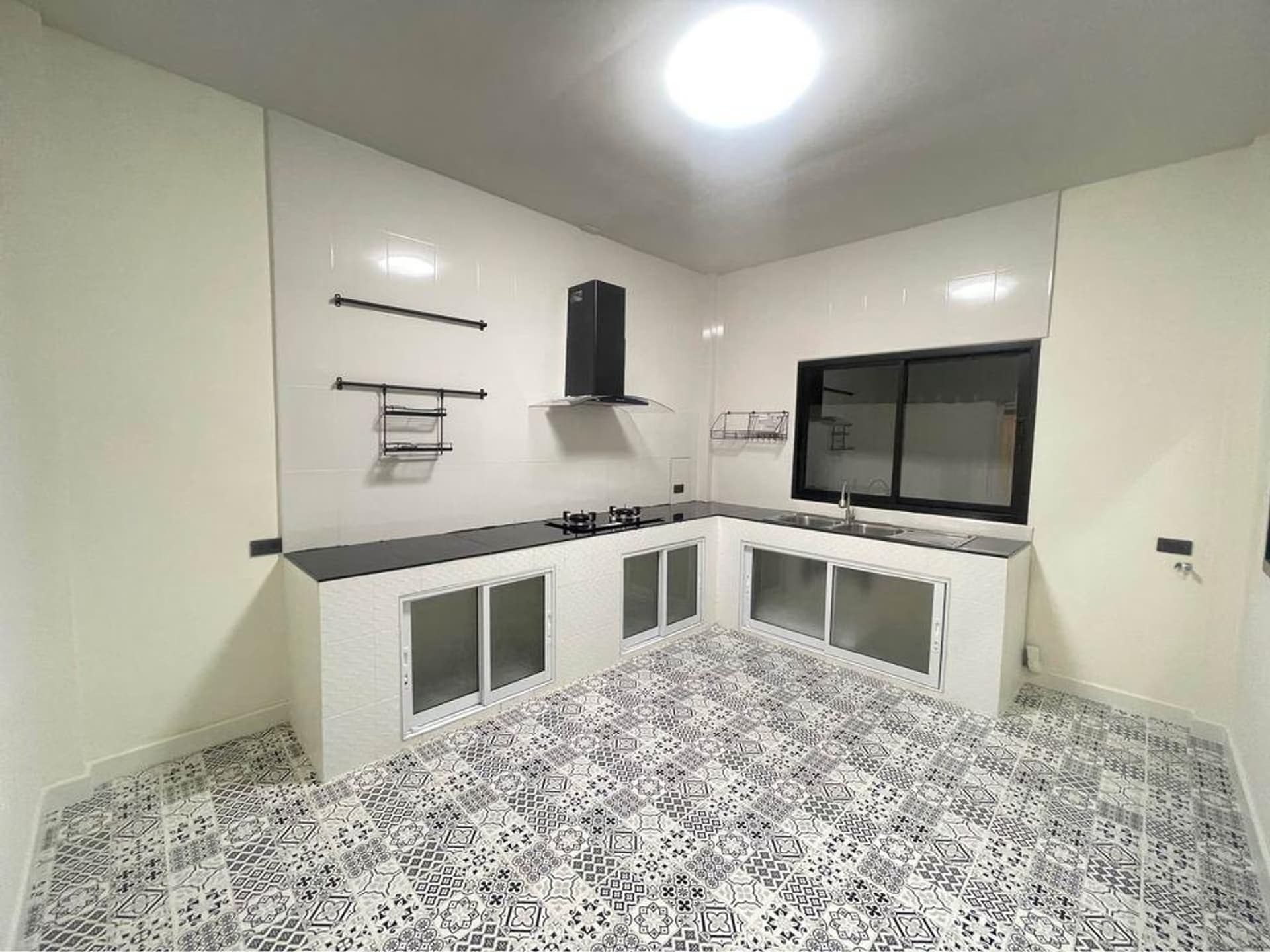 4 Bed House for Sale in undefined - Image 4