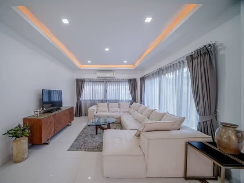 5 Bed House for Rent in Mueang Chiang Mai