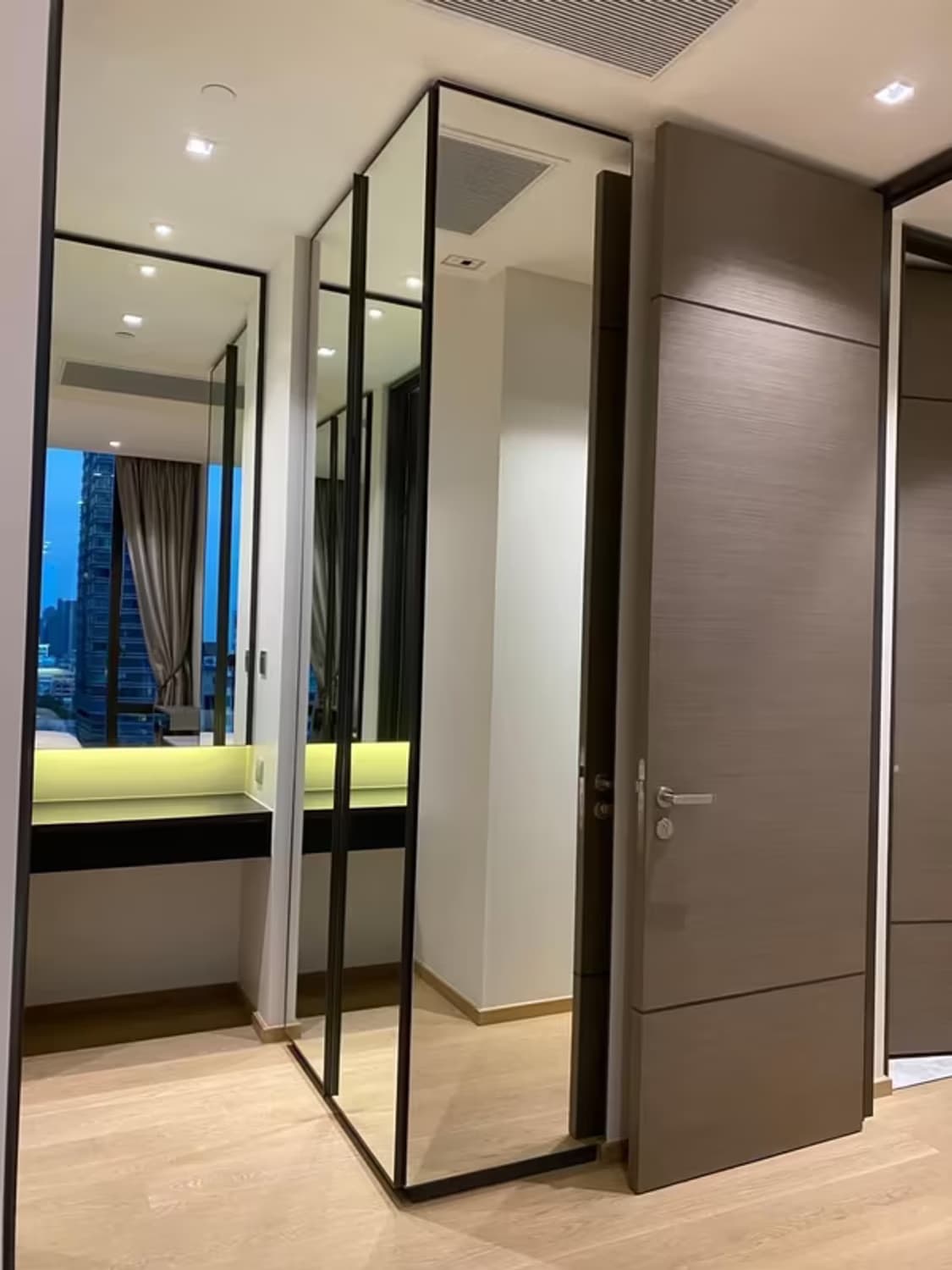 Condo for Rent at 28 Chidlom by SC Asset - Image 8