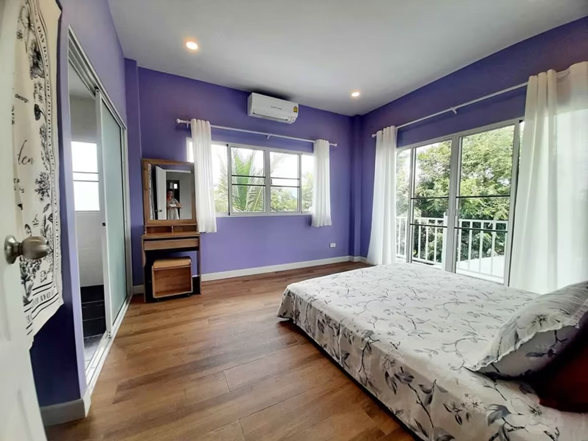 7 Bedroom House - Image 8