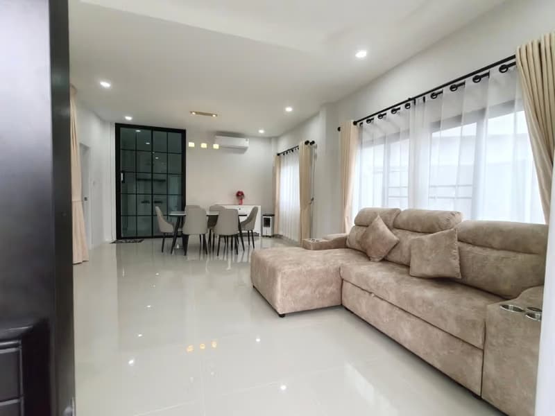 4 Bed House for Rent in Mueang Chiang Mai