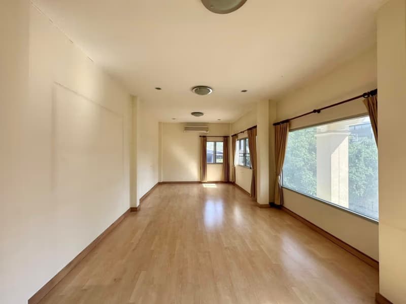 1 Bed Commercial for Rent in Mueang Chiang Mai
