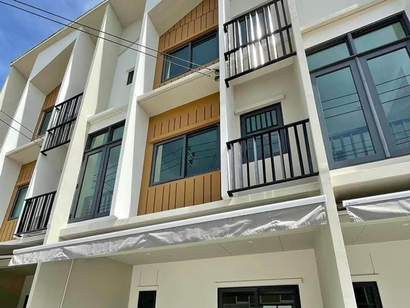 3 Bed Townhouse for Rent in Prawet