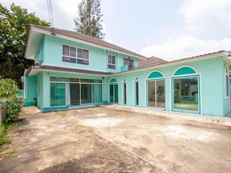 4 Bed House for Rent in San Kamphaeng District