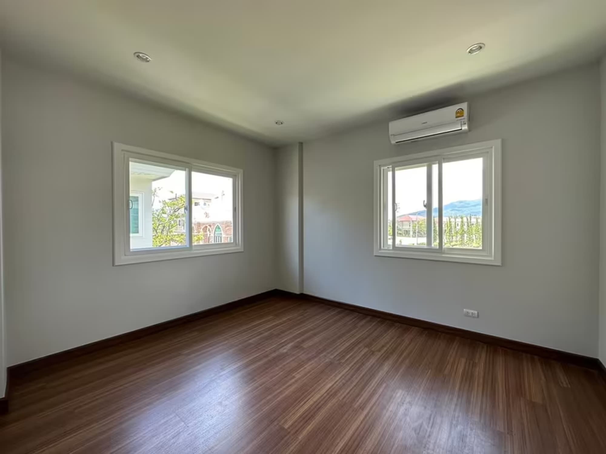 4 Bedroom House - Image 9