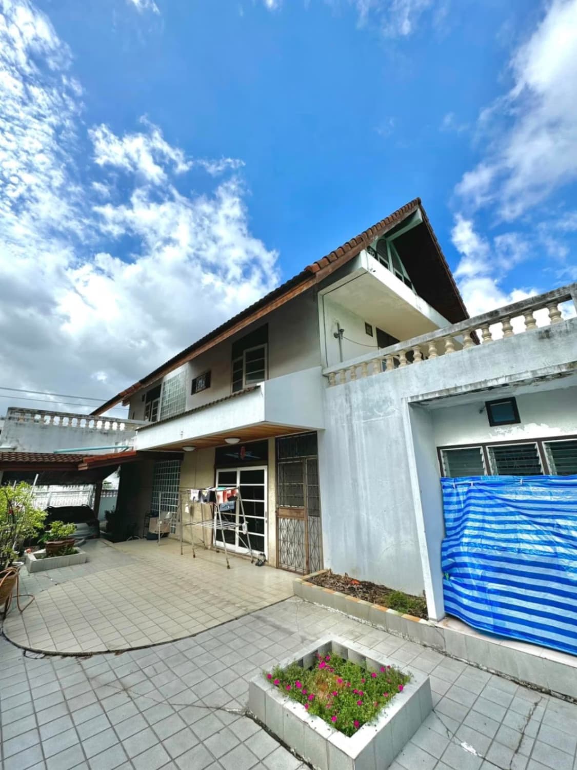 4 Bed House for Sale in Sathon - Image 2
