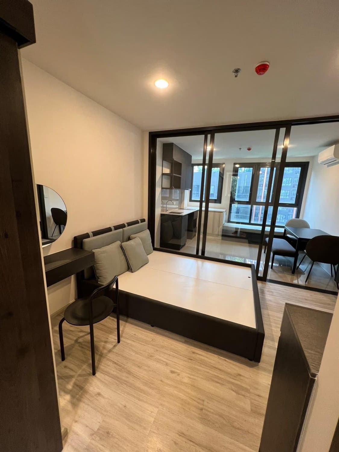 1 Bed Condo for Sale  Near Huai Khwang MRT - Image 1