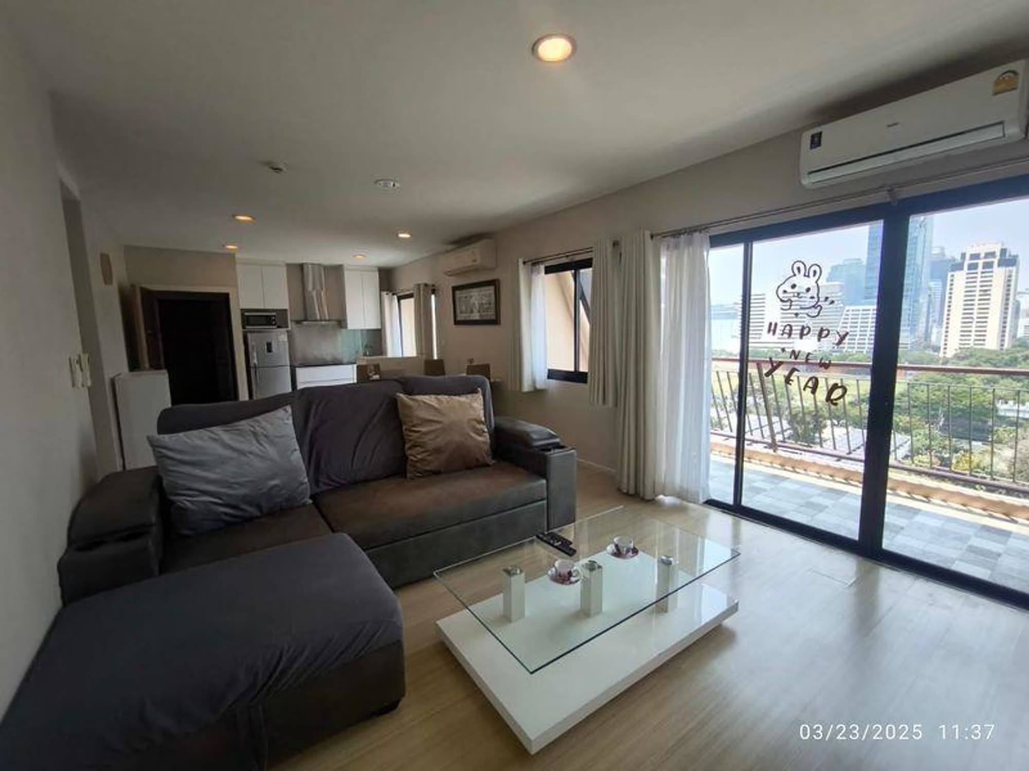 1 Bed Condo for Rent and Sale in Pathum Wan - Image 2