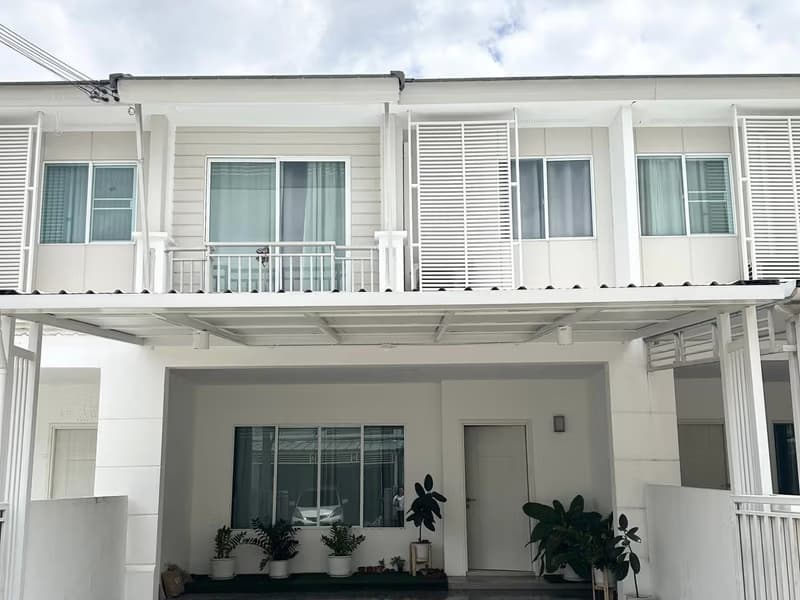 3 Bed Townhouse for Rent in Mueang Chiang Mai