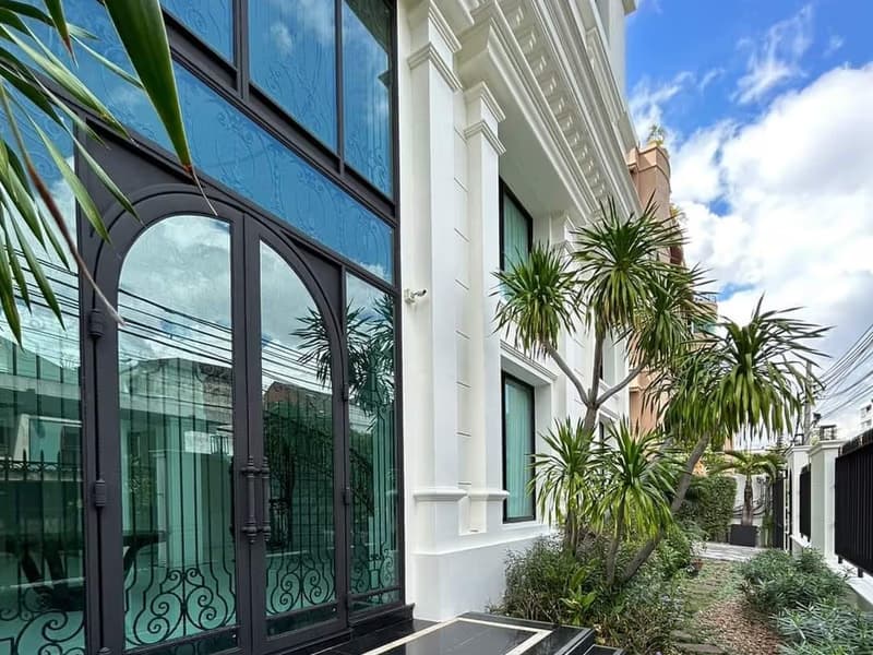 Pool Villa for Sale in Watthana
