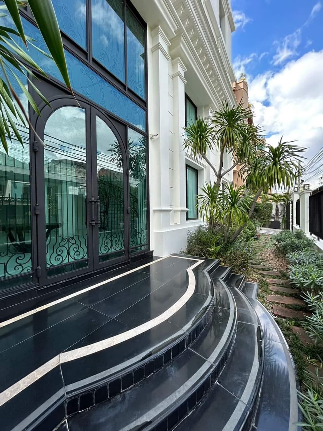 Pool Villa for Sale in Watthana - Image 19