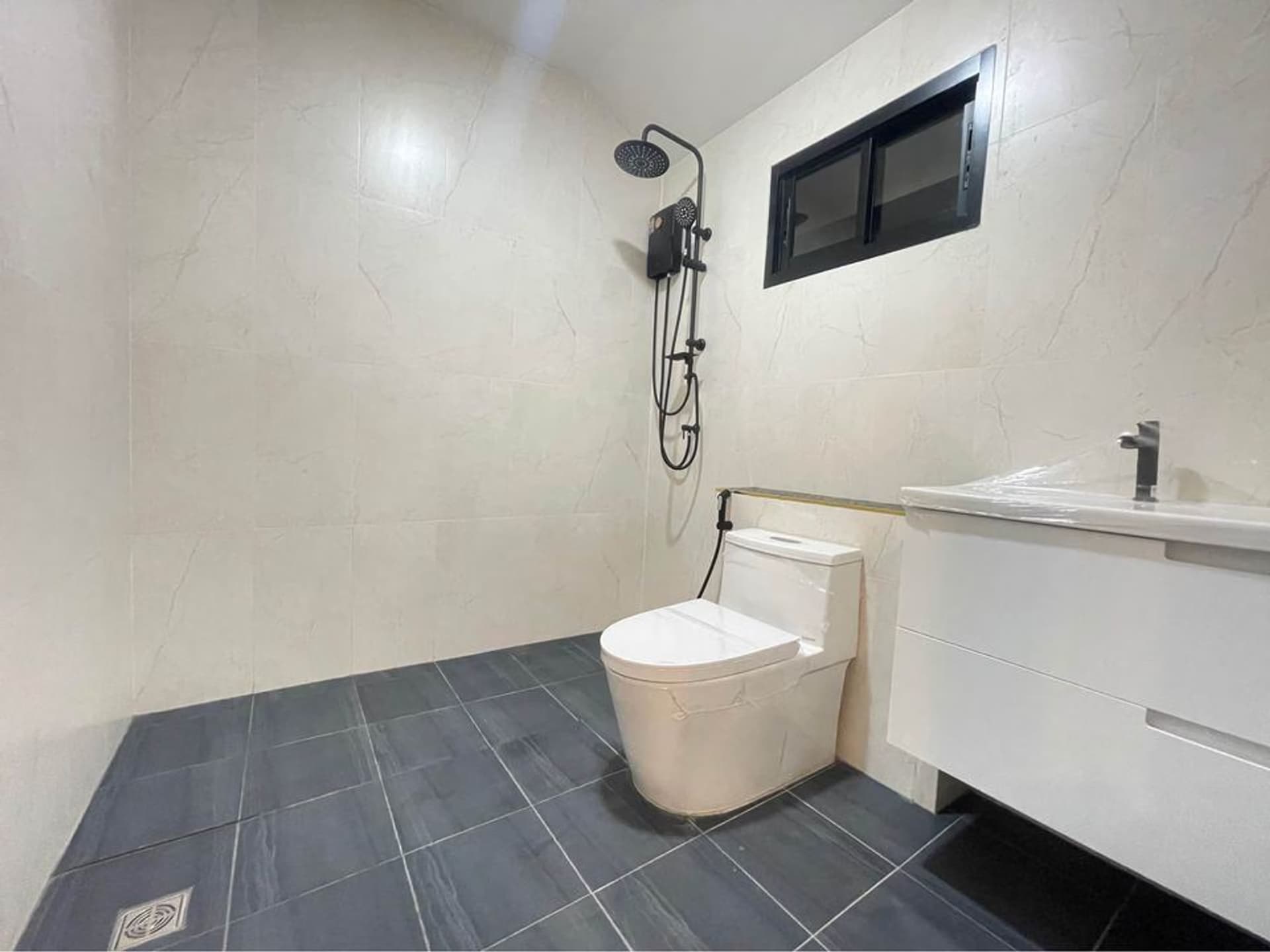 4 Bed House for Sale in undefined - Image 12