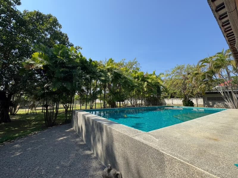 6 Bed House for Sale in Hang Dong District