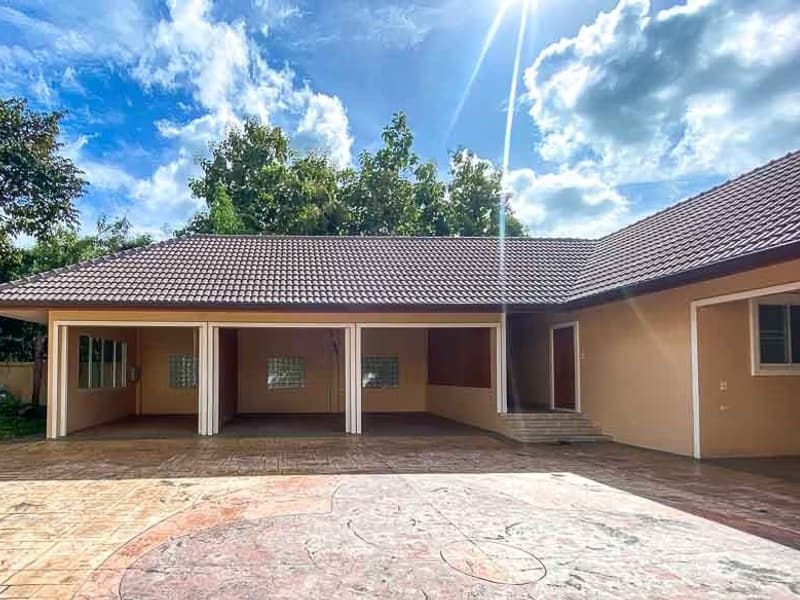 8 Bedroom House