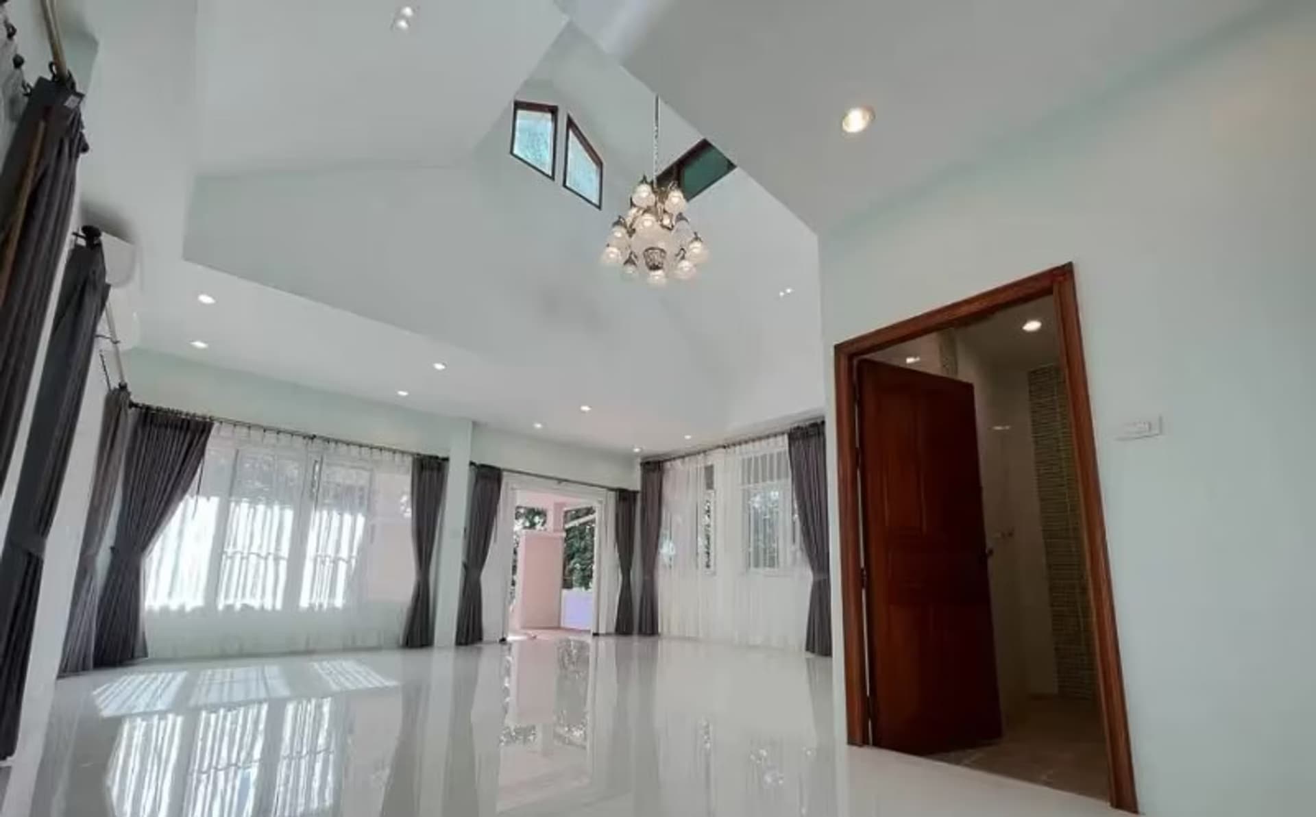 4 Bedroom House - Image 5