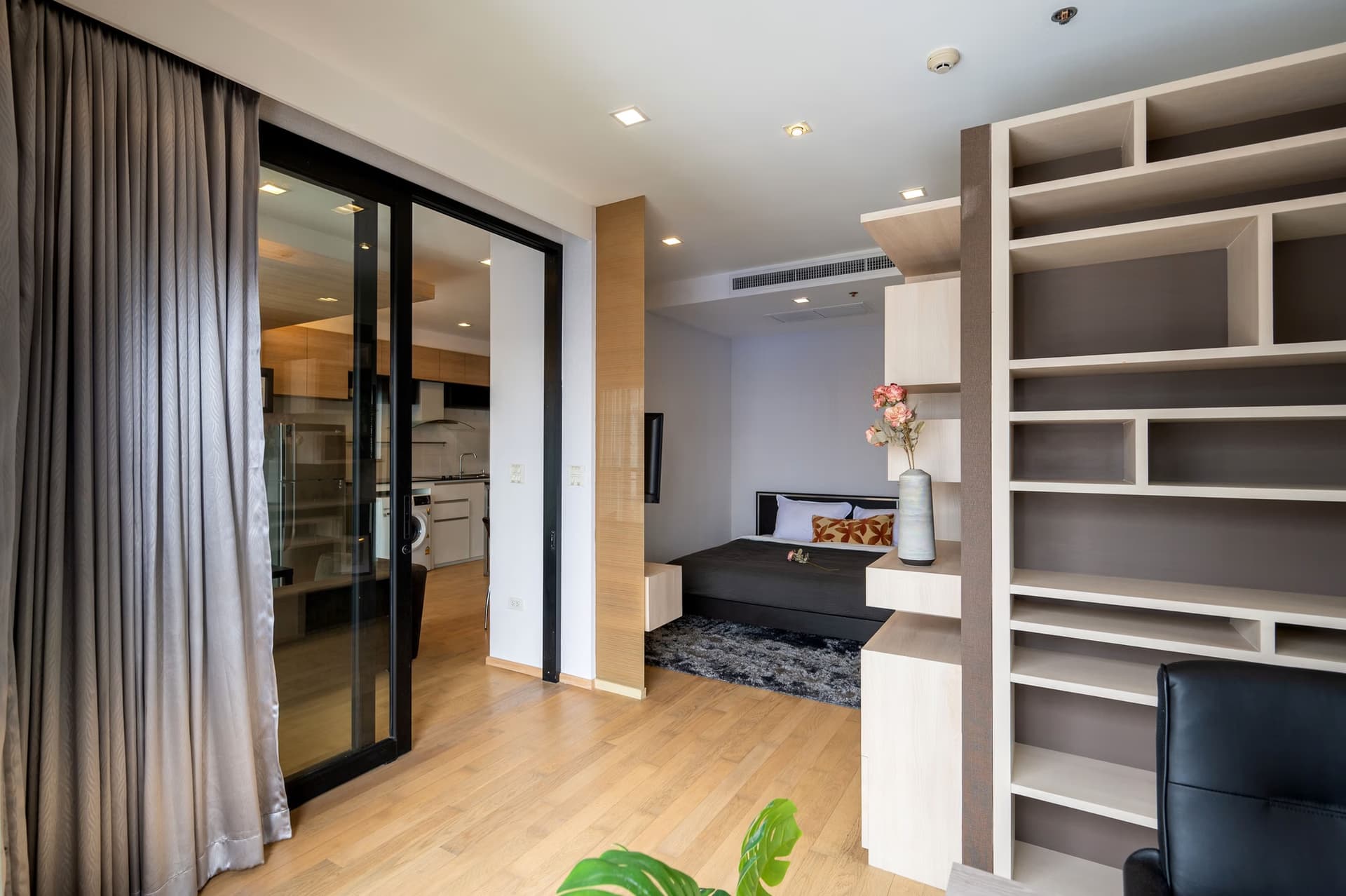 Condo for Sale at Noble Reveal - Image 30