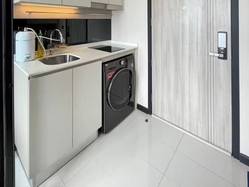 1 Bedroom Condo