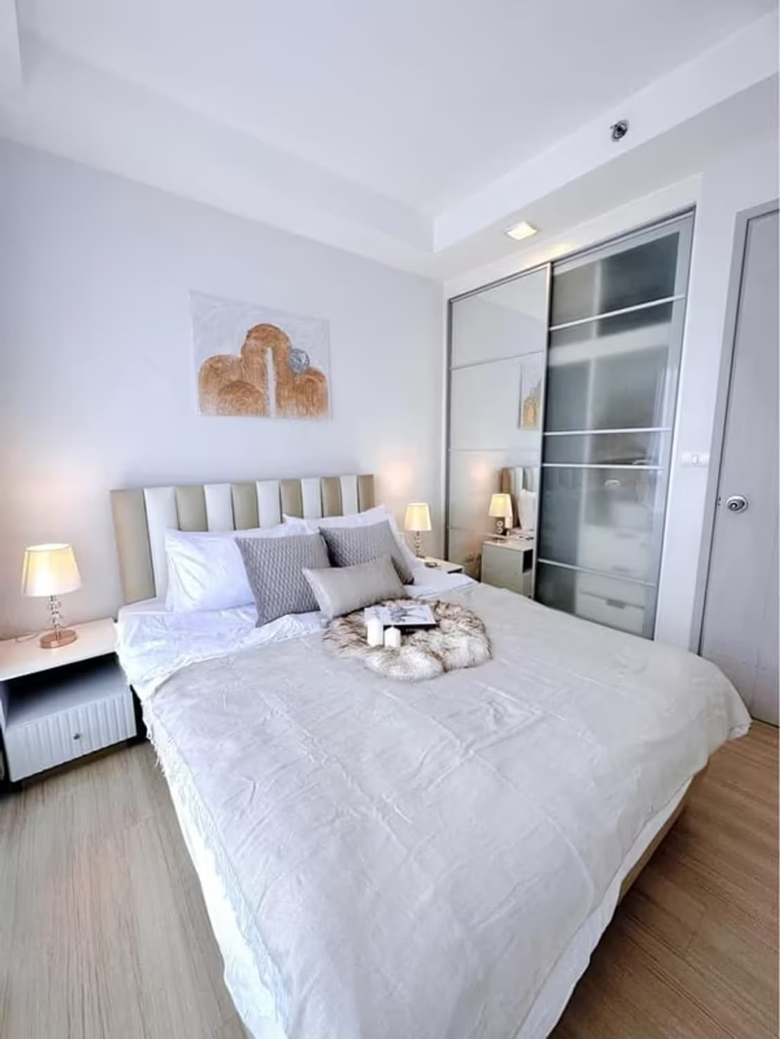 1 Bedroom Condo - Image 1