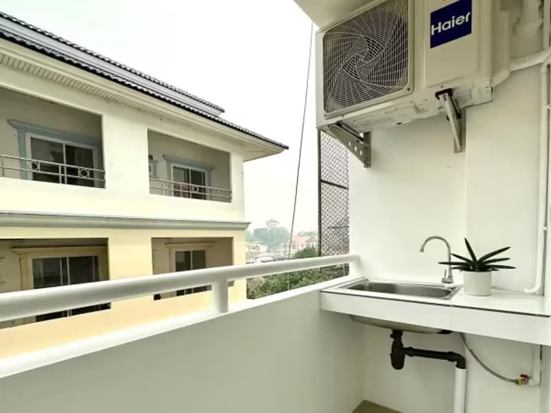 1 Bedroom Condo
