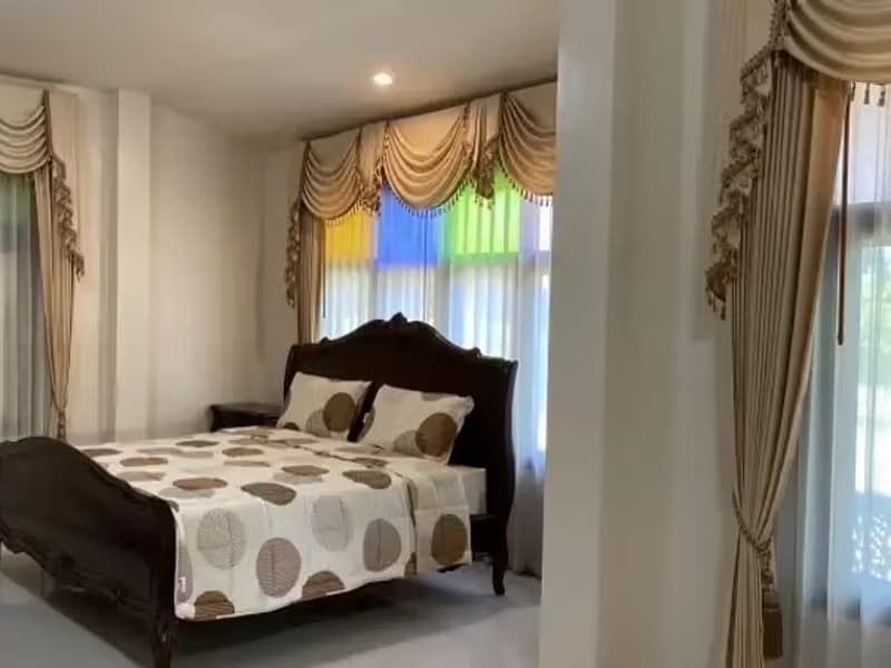 5 Bedroom House