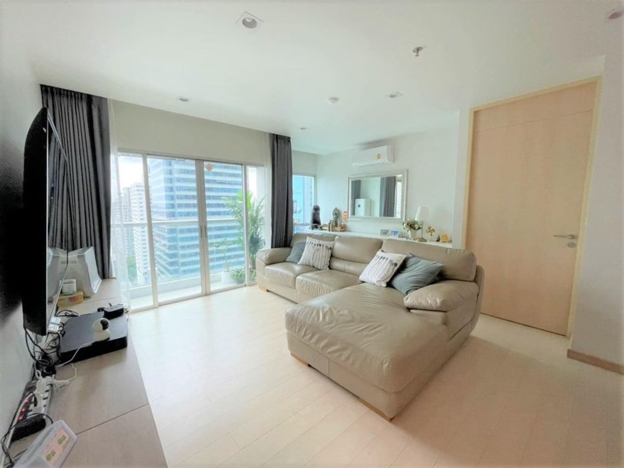 Condo for Rent, Sale at Silom Suite Condominium - Image 1