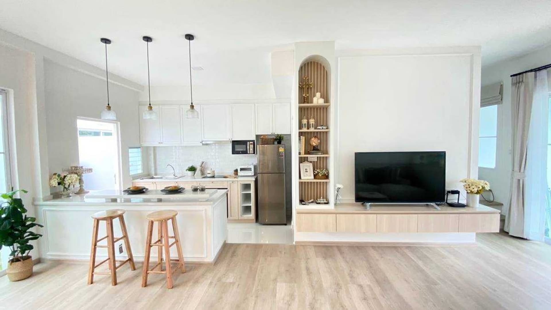 3 Bed Townhouse for Rent and Sale in Prawet - Image 2