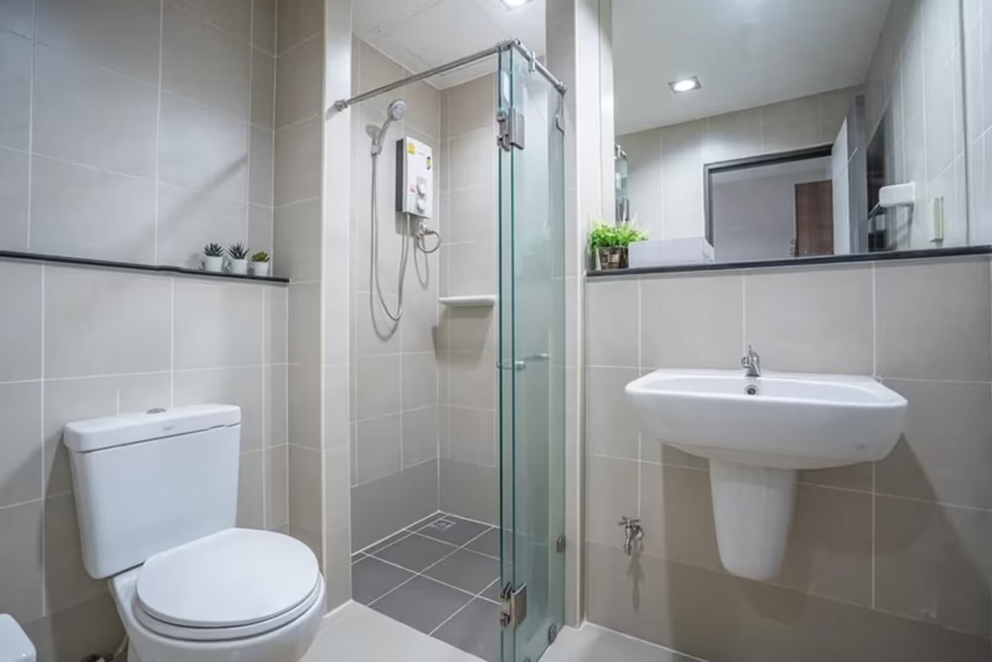 1 Bedroom Condo - Image 5