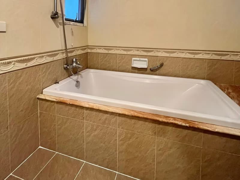 5 Bed House for Rent in Din Daeng