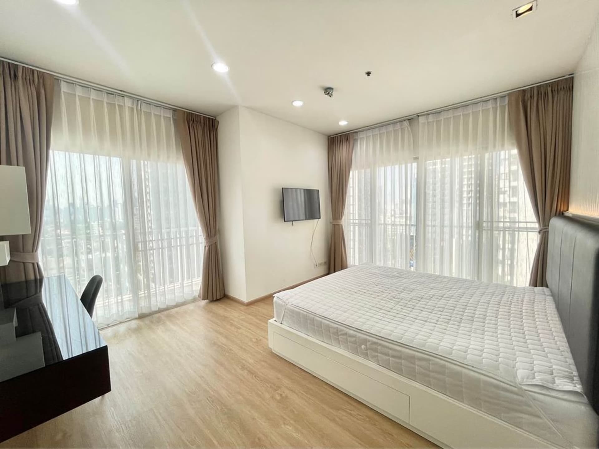 Condo for Rent at Noble Ora - Image 2