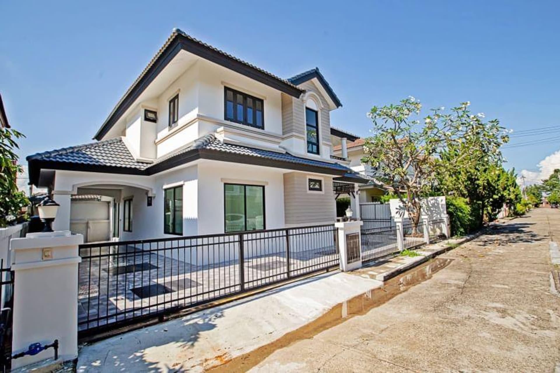 5 卧室 别墅 用于 出租和出售 在 San Kamphaeng - Image 2