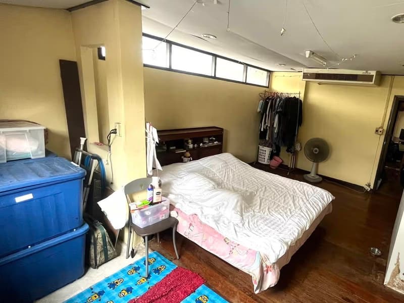 4 Bed House for Sale in Phra Nakhon