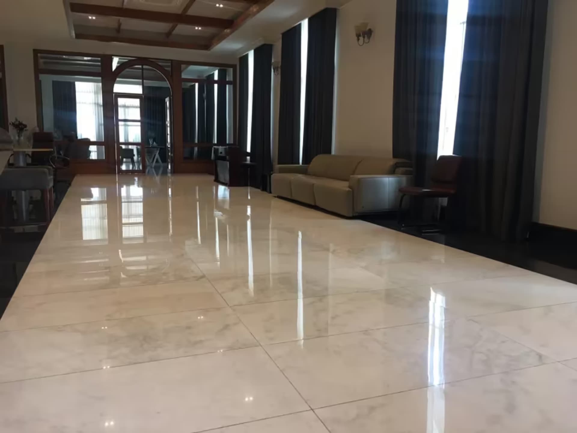 6 Bedroom House - Image 8
