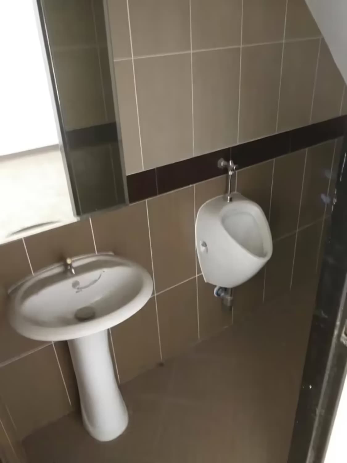 6 Bedroom House - Image 4
