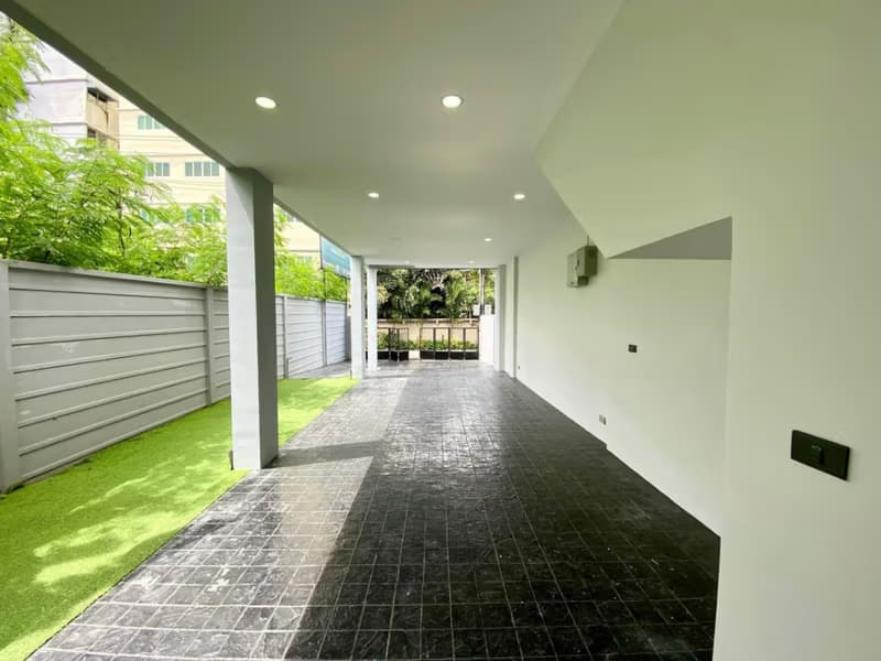 3 Bed Townhouse for Rent in Phra Khanong